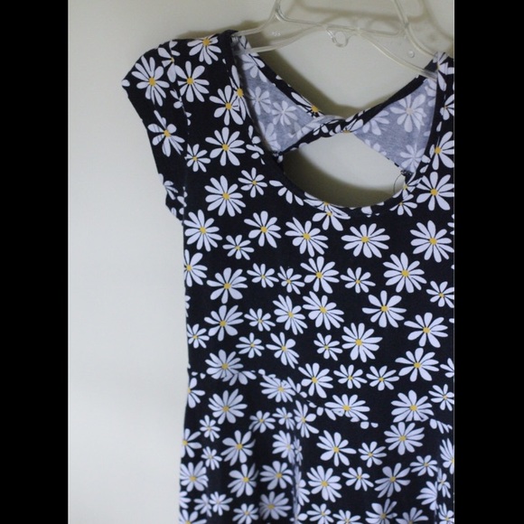 Joe B Dresses & Skirts - Daisy Skater Dress by Joe B 🌼